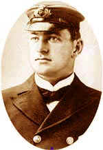 HENRY WILDE, segundo al mando.